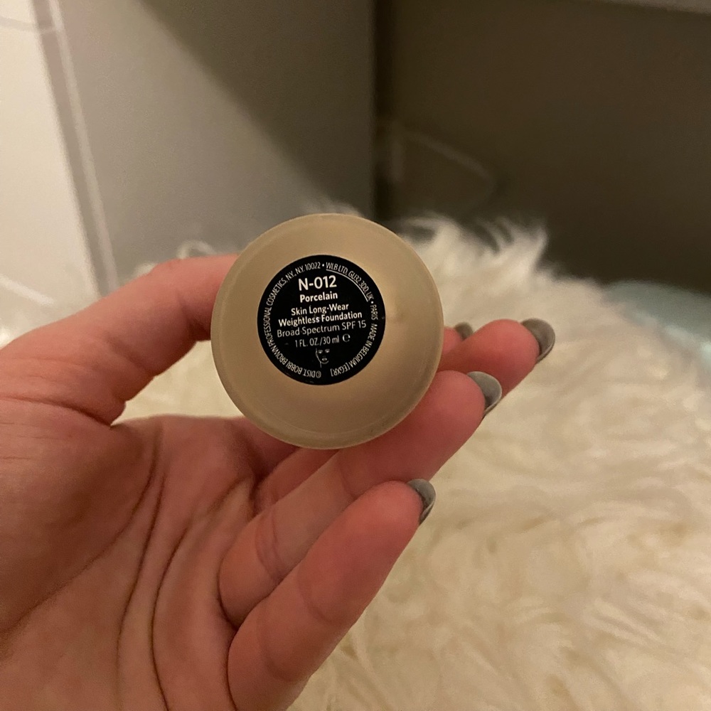 Bobbi Brown Foundation - Picture 3 of 3